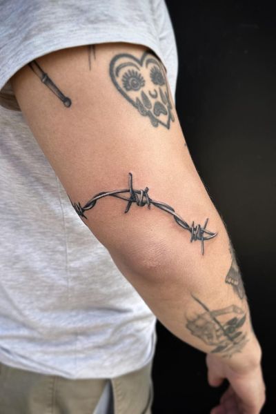 barbed wire Tattoo 